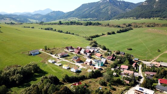 Letecký pohľad na pozemok projektu Rezidencia Ižipovce na Liptove